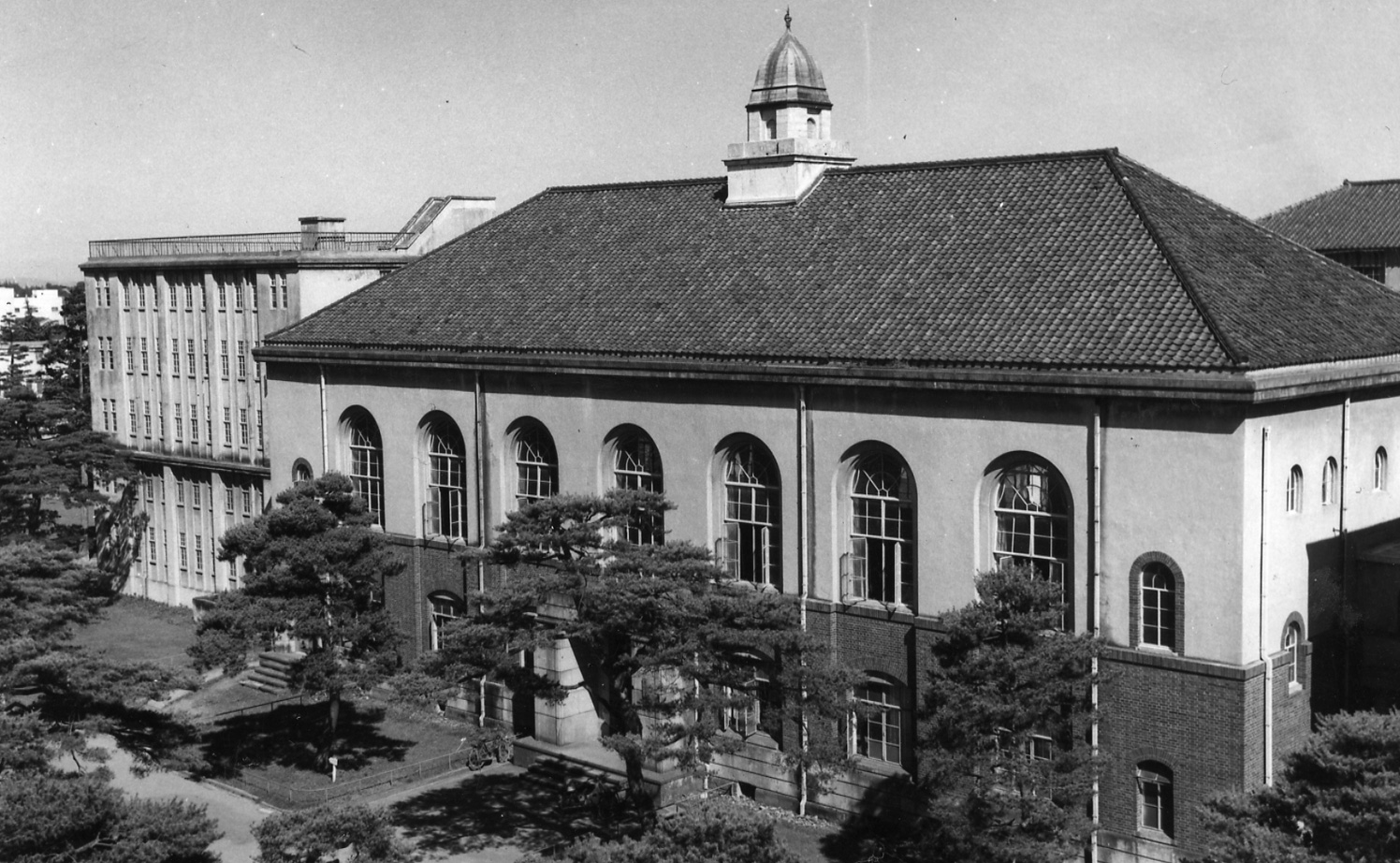 附属図書館閲覧室